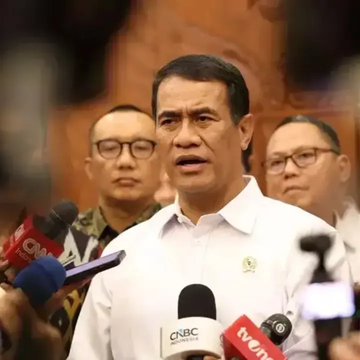 Mentan Amran Perintahkan Bulog Tiga Kali Lipat Stok Beras Premium untuk Ritel