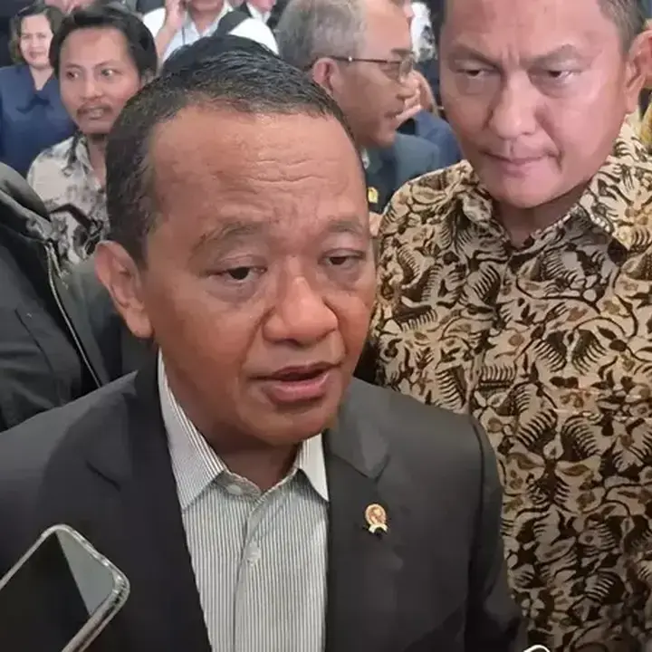 Menteri Bahlil Ungkap Penyebab Antrean Panjang BBM di Sulawesi Selatan