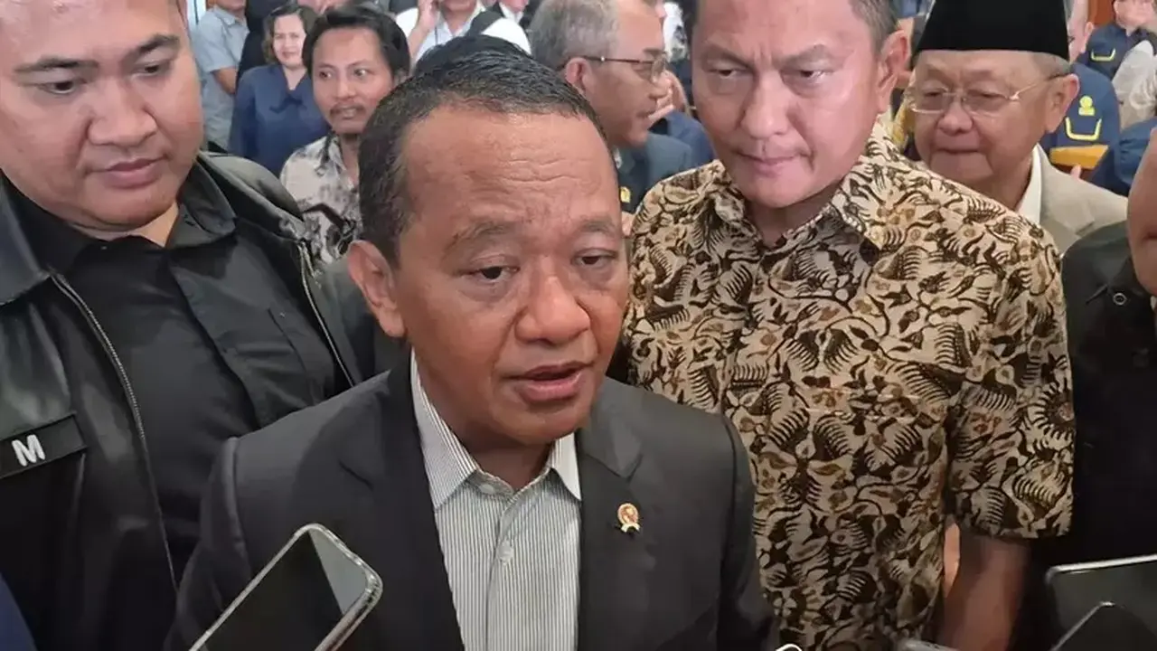 Menteri Bahlil Ungkap Penyebab Antrean Panjang BBM di Sulawesi Selatan