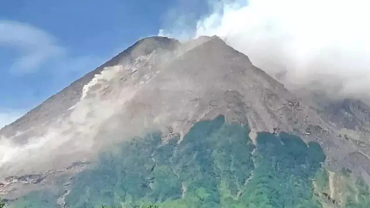 Merapi Luncurkan Guguran Lava 5 Kali, BPBD Boyolali Ingatkan Warga