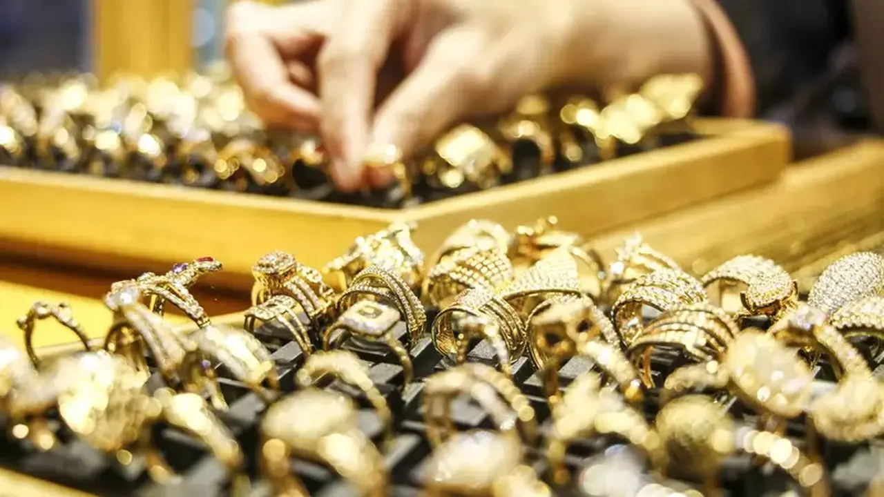 Nilai Jual Emas Putih dan Kuning: Lebih dari Sekadar Warna