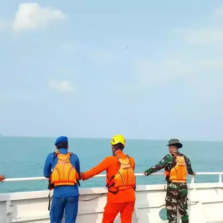 Pencarian Speedboat Arupadhatu 1 Berlanjut, 5 KRI TNI AL Dikerahkan ke 10 Sektor