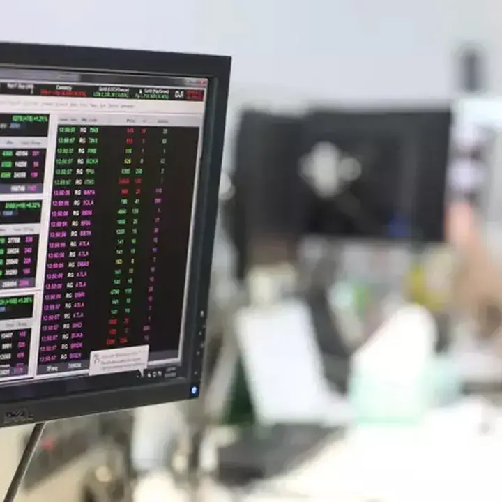 Pergeseran Investor Asing: Dari Bank ke Emas dan Batu Bara