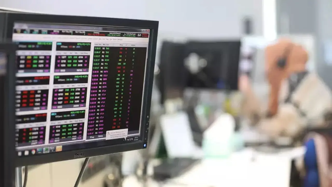 Pergeseran Investor Asing: Dari Bank ke Emas dan Batu Bara