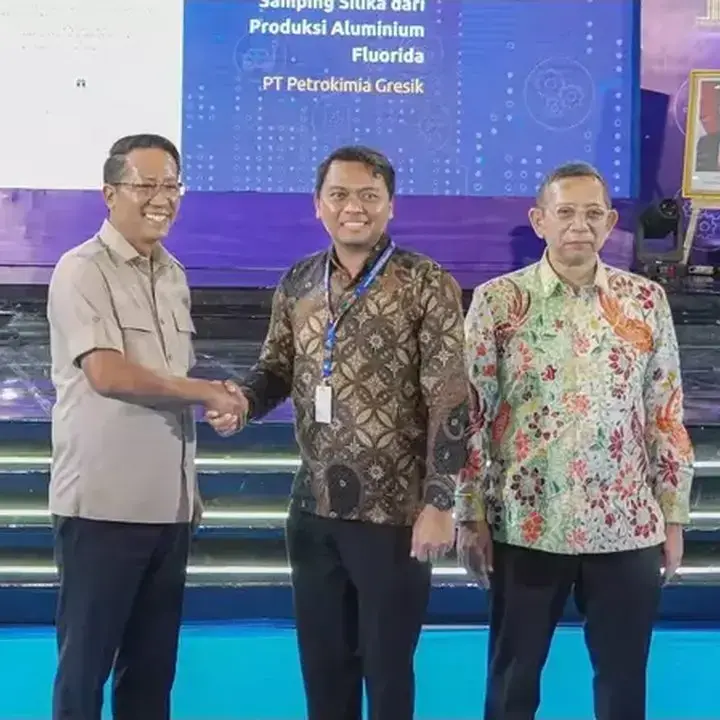 Petrokimia Gresik Sulap Limbah Silika Jadi Bahan Penyaring Asam Sulfat, Hemat Ratusan Juta Rupiah