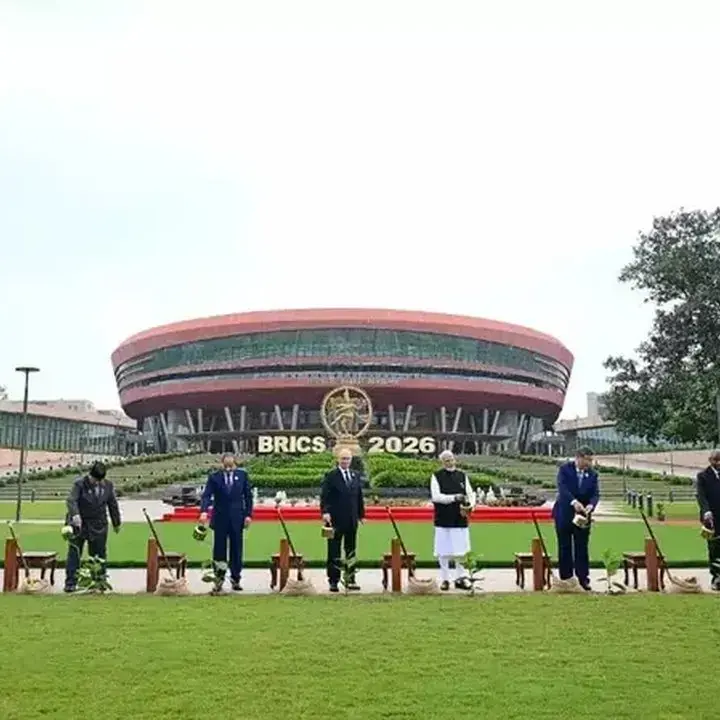 Prabowo Ikut Tanam Pohon Banyan Simbol Komitmen Lingkungan di KTT BRICS