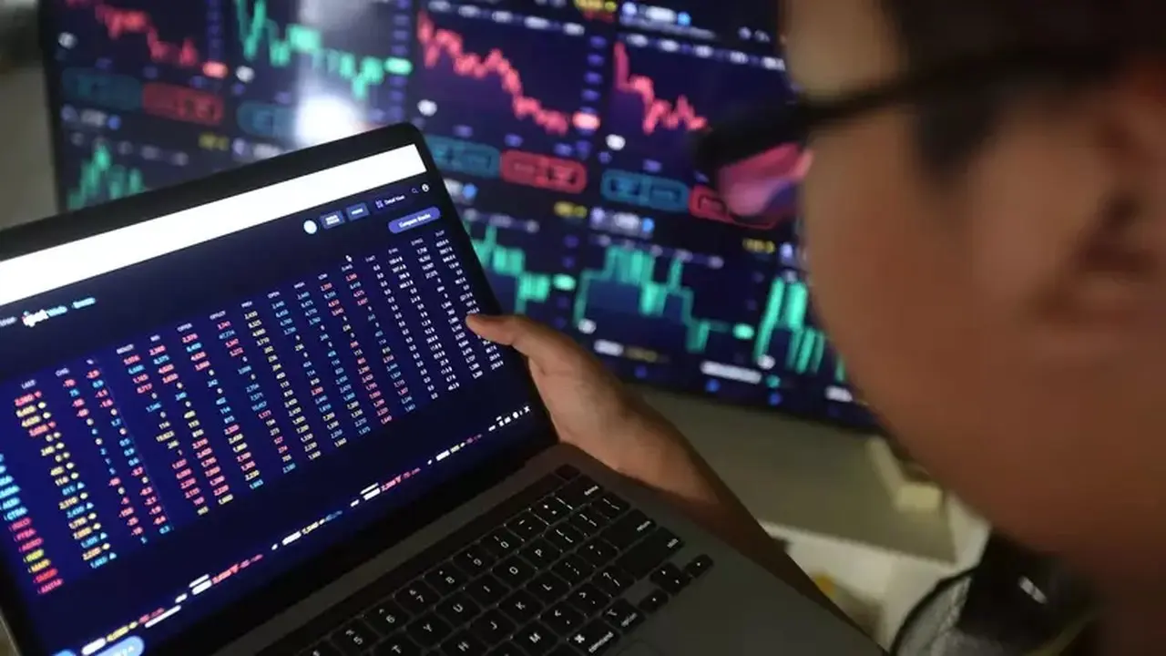 Proyeksi IHSG Melemah, CGS Rekomendasikan 6 Saham Potensial Cuan