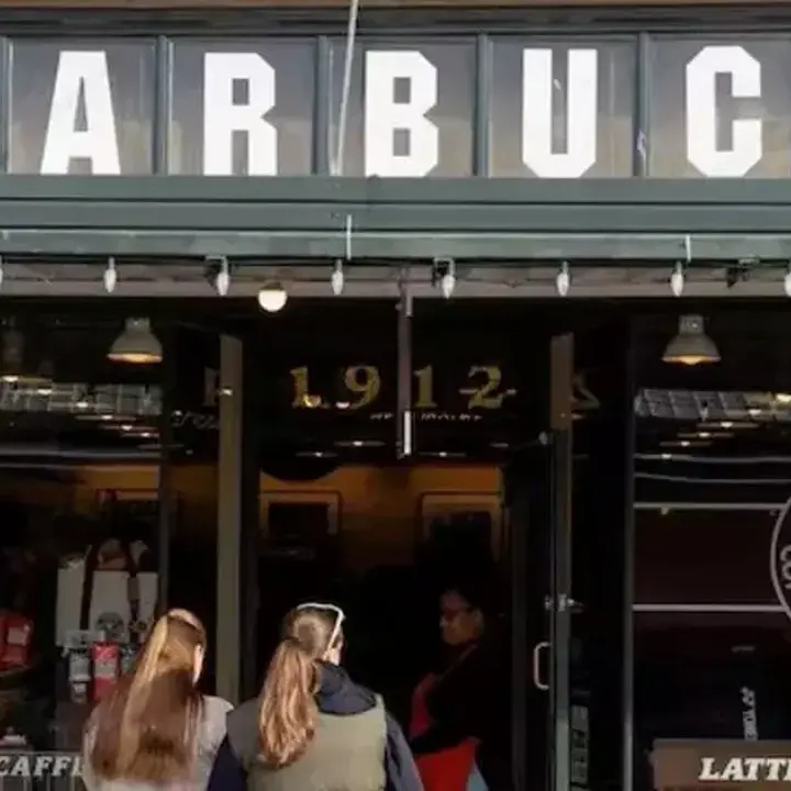 Starbucks Tutup Ratusan Gerai di Amerika Utara Demi Performa Bisnis