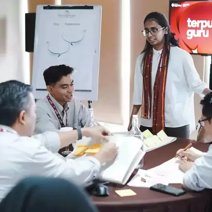 Telkomsel Tingkatkan Kompetensi Guru Lewat Program CSR ‘Terpujilah Guru’
