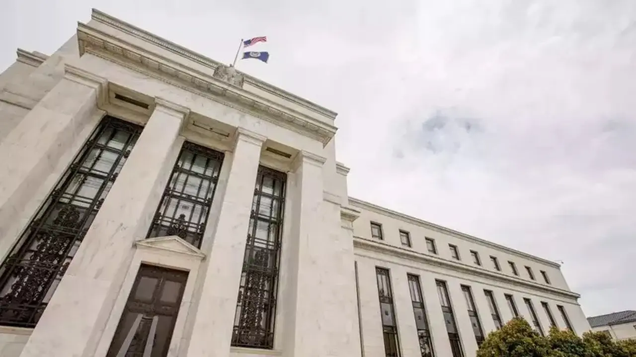 The Fed Naikkan Suku Bunga Acuan, Mengakhiri Periode Penahanan Sejak 2023
