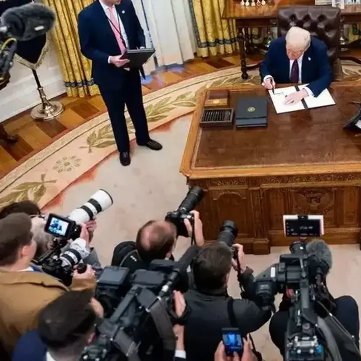 Tiga Media AS Gugat Trump atas Pencabutan Akreditasi Peliputan