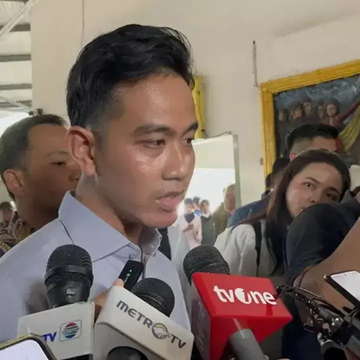 Wapres Gibran Tinjau Langsung Pengungsi Banjir Solok, Pastikan Kebutuhan Terpenuhi