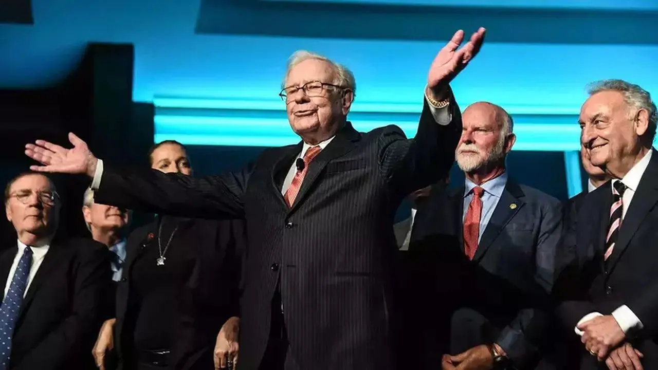 Warren Buffett: 3 Pilar Investasi Jangka Panjang yang Tak Lekang Waktu