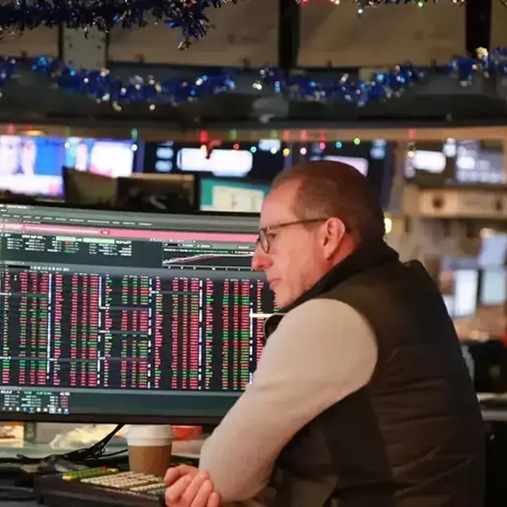 Yield Obligasi AS Tembus 5%, Wall Street Merosot Tajam